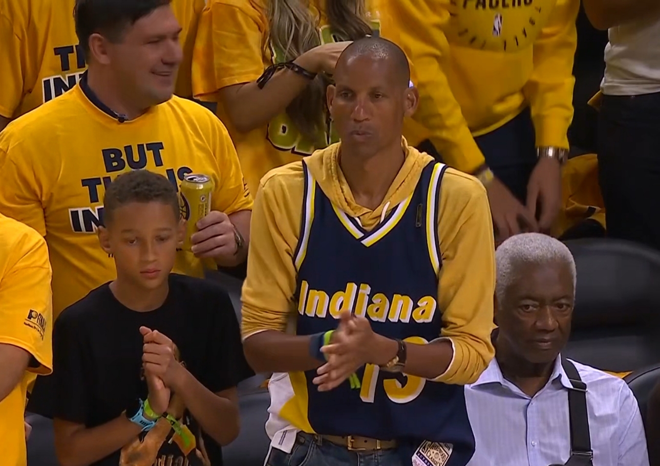 aiyouxi- 赛地聚焦——足总杯关键时刻热度飙升，印第安纳步行者迎来里程碑，媒体盛赞，数据趋势出现新变化