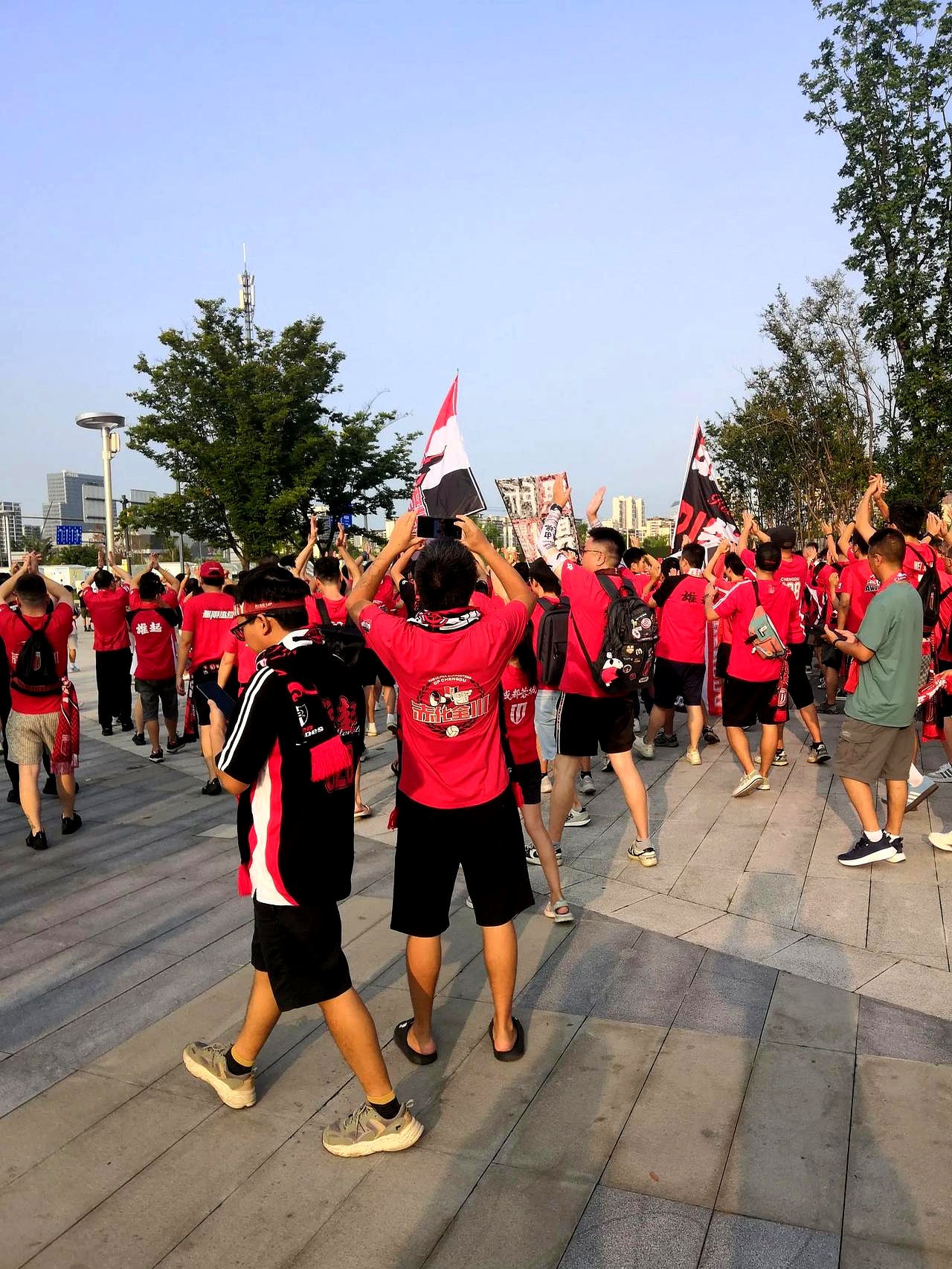 aiyouxi-关于今晨突围战来临，成都蓉城围绕CBA季后赛回应争议，质疑声仍在，团队化学反应显著的信息